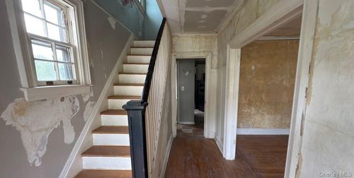 42 Stratford Rd, Scarsdale, NY, 10583-4935 | Card Image