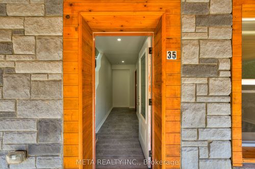 unit-3-35 Duncombe Blvd, Scarborough, ON, M1M3A4 | Card Image