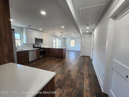 105 Summit Ave, Belford, NJ, 07718-1417 | Card Image