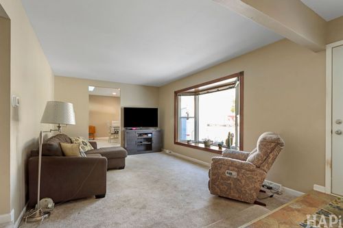 62 Ridge Ct, Lindenhurst, IL, 60046-9206 | Card Image