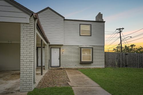 1306 E Saint Johns Ave, Austin, TX, 78752-2826 | Card Image