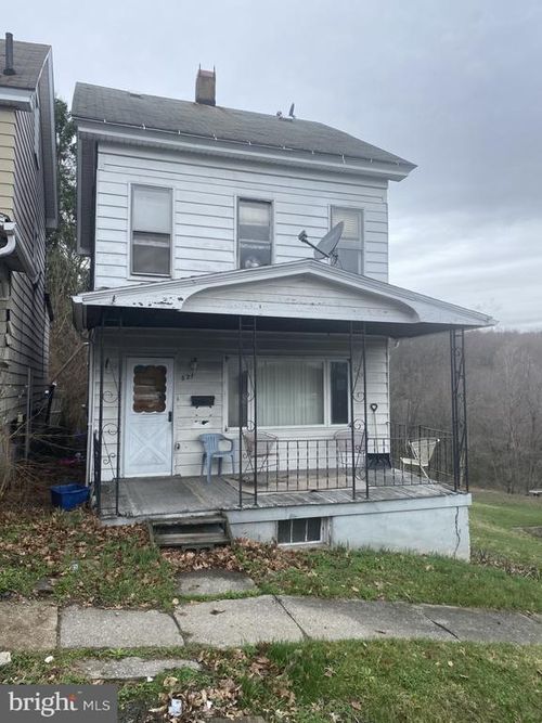 621 N 10th Ave, ALTOONA, PA, 16601-5733 | Card Image