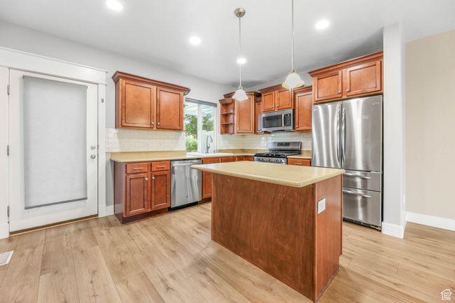 1003 E Quarry View Way, Townhouse with 4 bedrooms, 3 bathrooms and 6 parking in Sandy UT | Image 12