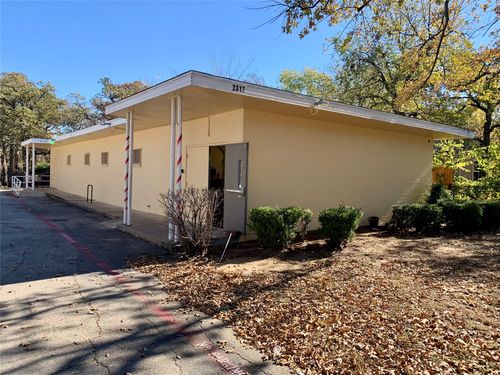 2317 Handley Dr, Fort Worth, TX, 76112-5532 | Card Image