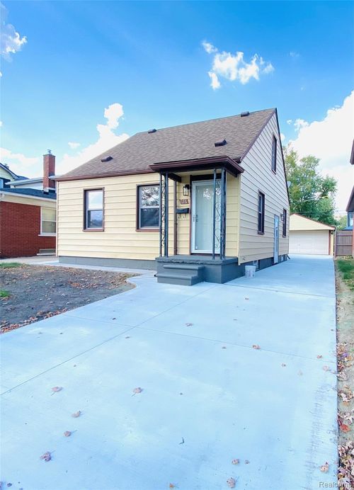 734 Highland St, Wyandotte, MI, 48192-2432 | Card Image