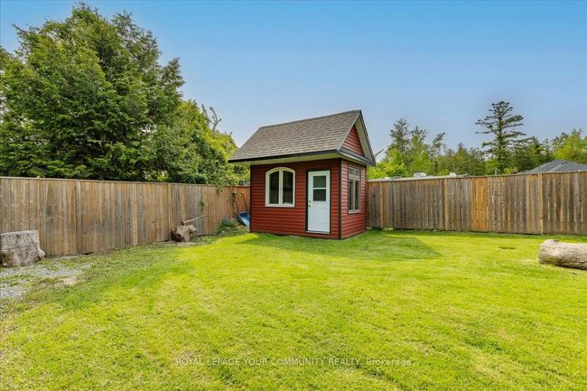 109 Maple Ave, House other with 2 bedrooms, 2 bathrooms and 6 parking in Sutton West ON | Image 27