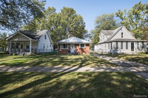 20131 Saint Francis St, Livonia, MI, 48152-2347 | Card Image
