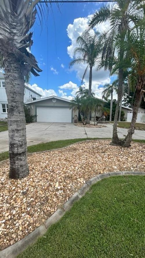 1095 N Stoney Pt, Crystal River, FL, 34429-5206 | Card Image