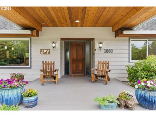 1060 S Park St, Carlton, OR, 97111-9606 | Card Image