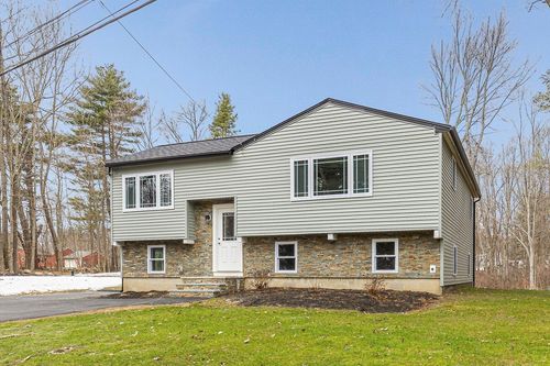 7 Trues Pkwy, Sandown, NH, 03873-2713 | Card Image