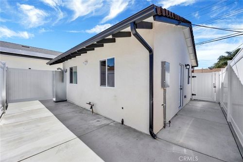 22542 Roscoe Boulevard, West Hills, CA, 91304 | Card Image