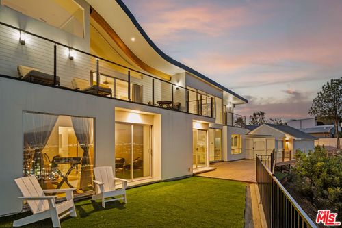 3631 Sunswept Dr, Studio City, CA, 91604-2324 | Card Image