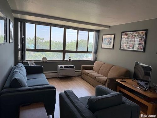 apt-916-8900 Jefferson Ave, Detroit, MI, 48214-4130 | Card Image