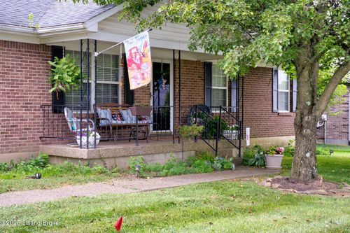 3900 Hillcross Dr, Louisville, KY, 40229-2686 | Card Image