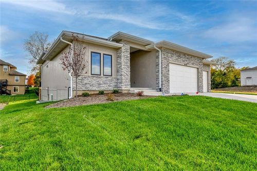 3916 Sw Flintrock Dr, Lee's Summit, MO, 64082-3825 | Card Image