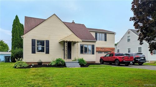 927 Pioneer Dr, North Tonawanda, NY, 14120-2925 | Card Image