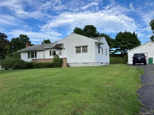 119 Cherrywood Dr, Fishkill, NY, 12524-2809 | Card Image