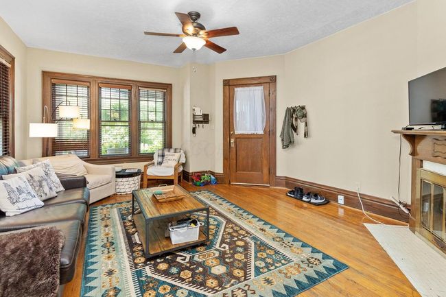 Living Room - unit 829 | Image 35