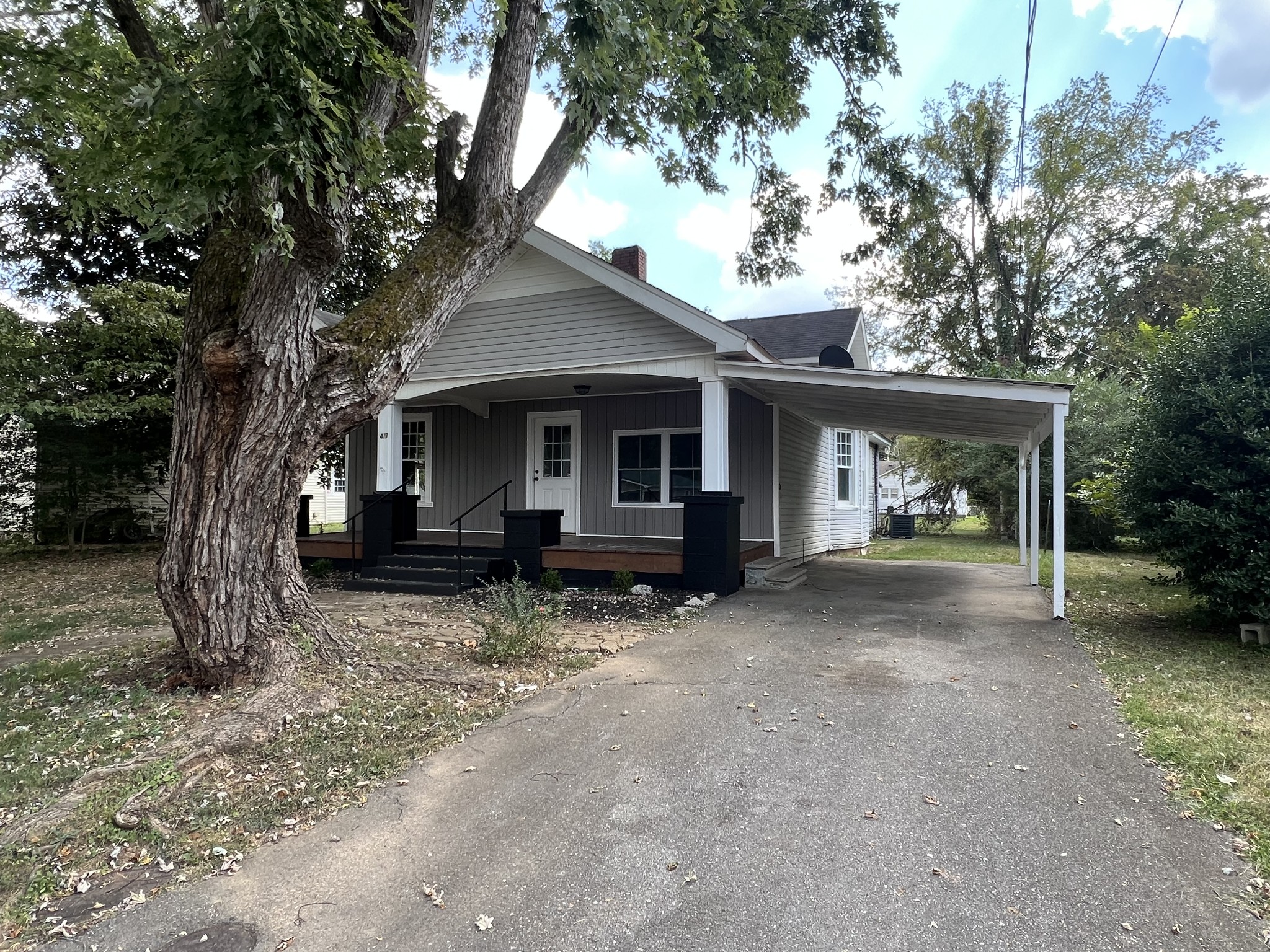 Crockett St, Lawrenceburg, TN 38464