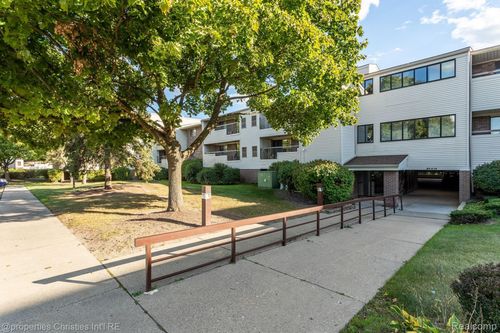 13-30414 Orchard Lake Rd, Farmington Hills, MI, 48334-1362 | Card Image