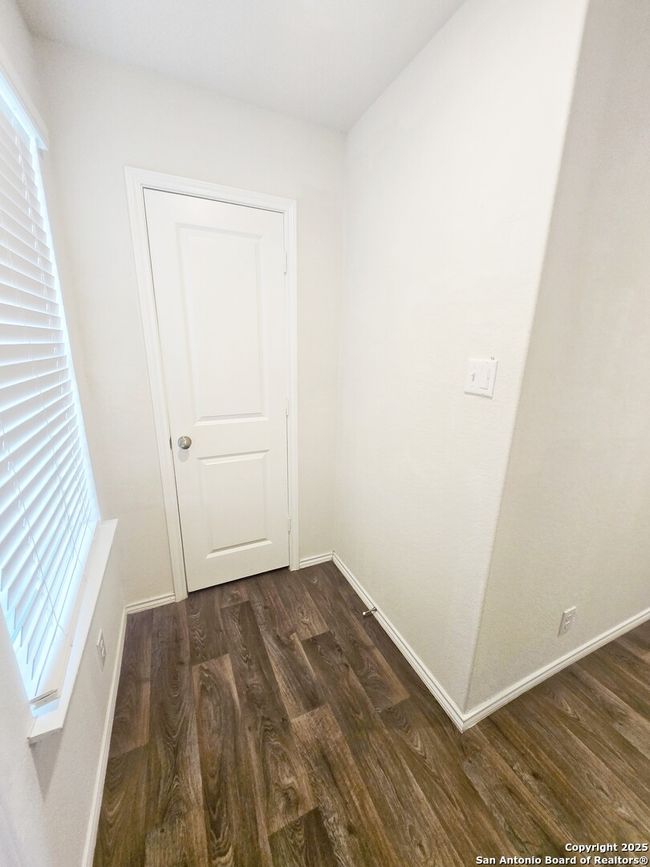 437 Middle Green Loop, House other with 3 bedrooms, 2 bathrooms and null parking in Floresville TX | Image 10
