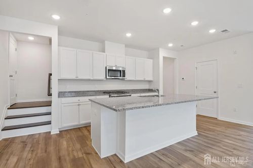 735 Station Rd, Dunellen, NJ, 08812-1382 | Card Image