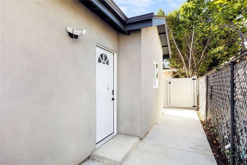 a-7044 White Oak Ave, Van Nuys, CA, 91406-3536 | Card Image