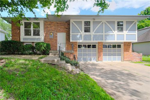 16307 Spring Valley Rd, Belton, MO, 64012-1648 | Card Image