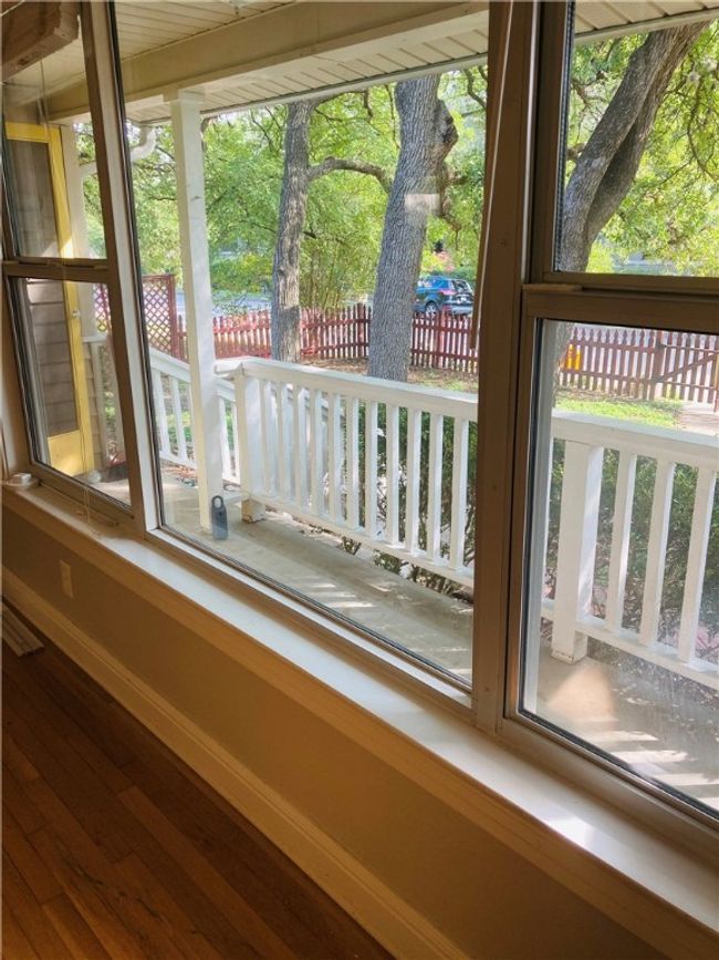 2400 W 7 Th St, House other with 4 bedrooms, 2 bathrooms and 4 parking in Austin TX | Image 24