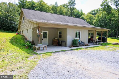 8930 Route 25, Spring Glen, PA, 17978 | Card Image