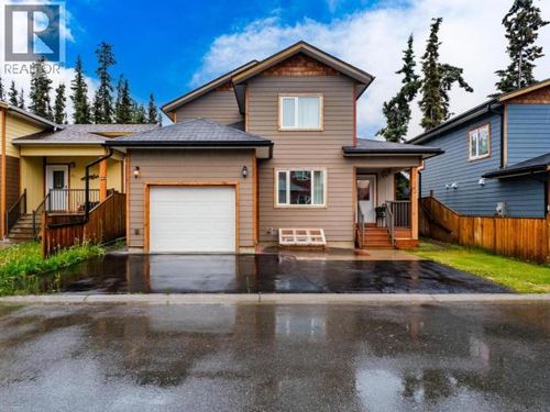 32-19 Wann Rd, Whitehorse, YT, Y1A0K4 | Card Image