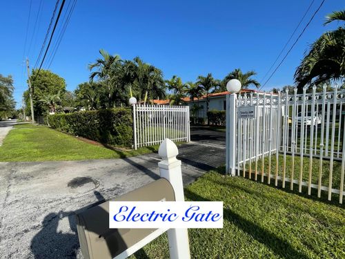 88 Ne 154th St, North Miami Beach, FL, 33162-4251 | Card Image