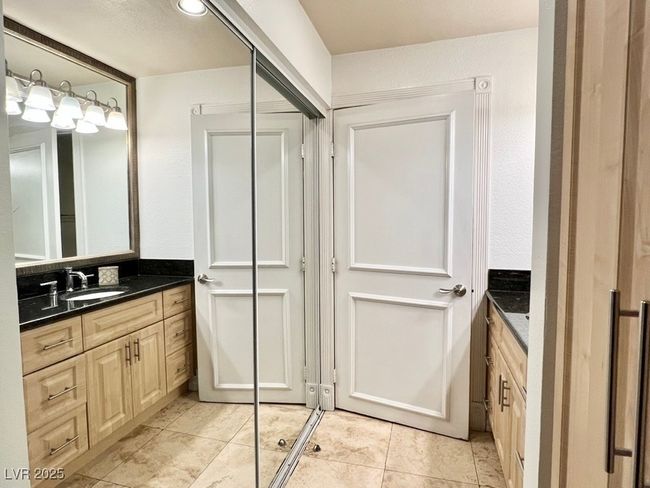 UNIT-121 - 210 E Flamingo Rd, Condo with 2 bedrooms, 2 bathrooms and null parking in Las Vegas NV | Image 8