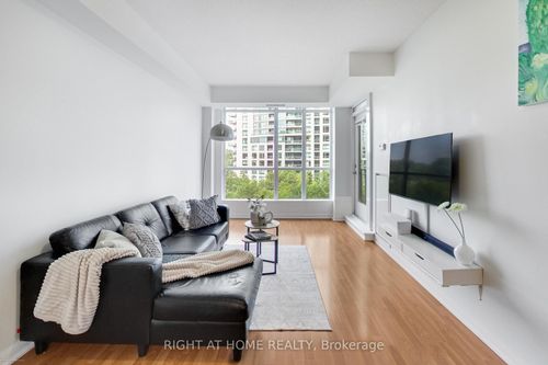 504-628 Fleet St, Toronto, ON, M5V1A8 | Card Image