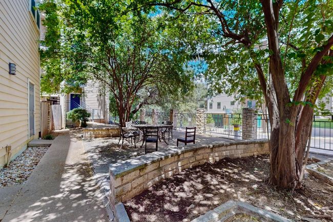 APT-102 - 2414 Longview St, Condo with 2 bedrooms, 2 bathrooms and 2 parking in Austin TX | Image 6