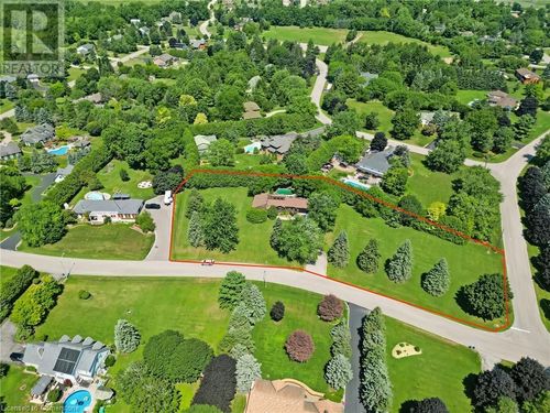 11 Weneil Dr, Freelton, ON, L8B0Z6 | Card Image