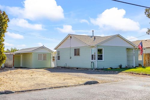 585 Sw 1st St, Madras, OR, 97741-1203 | Card Image