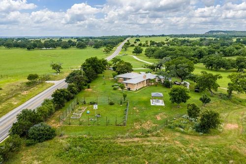 1670 Fm 2093, Fredericksburg, TX, 78624-7146 | Card Image