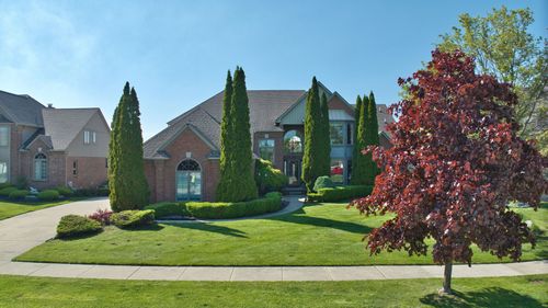 54545 Pelican Ln, Shelby Township, MI, 48315-1377 | Card Image