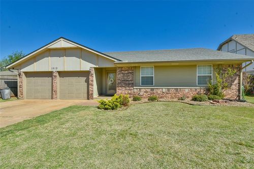1513 Vulcan Cir, Edmond, OK, 73003-6034 | Card Image