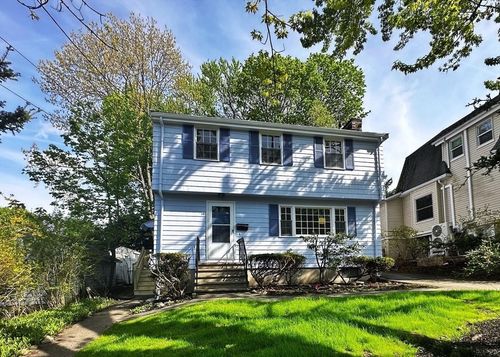 10 Colburn St, Waltham, MA, 02453-1601 | Card Image