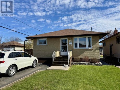 131 Walsh St W, Thunder Bay, ON, P7E4W5 | Card Image