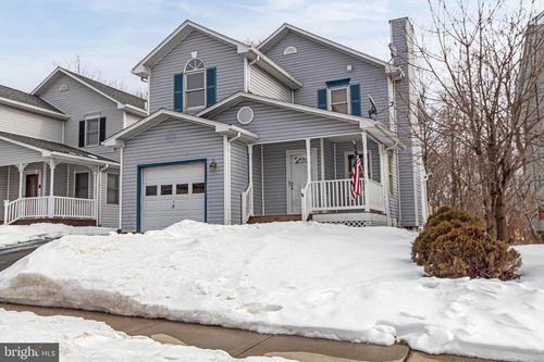 558 Upland St, POTTSTOWN, PA, 19464-5197 | Card Image