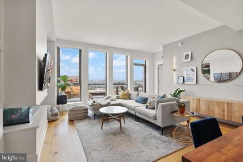 ph-13b-1211 Van St Se, WASHINGTON, DC, 20003-4670 | Card Image