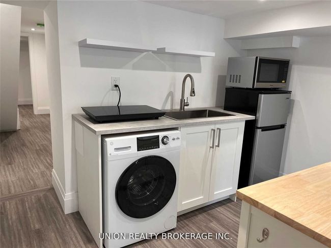 LOWER - 142 Pickering St, House other with 1 bedrooms, 1 bathrooms and null parking in Toronto ON | Image 5