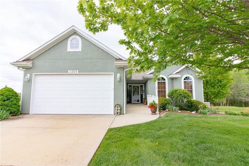 11209 Trevor Dr, Peculiar, MO, 64078-9320 | Card Image