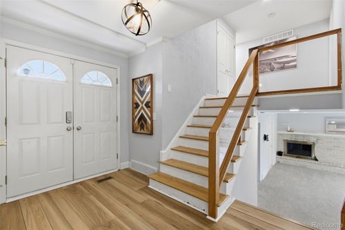 6780 Post Oak Dr, West Bloomfield, MI, 48322-3836 | Card Image