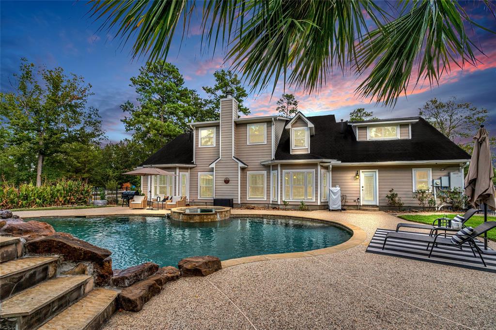 Crown Oaks Dr, Montgomery, TX 77316