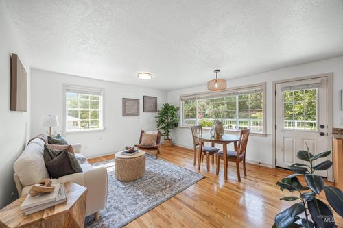 401-401 W Village Ln, Boise, ID, 83702-6226 | Card Image