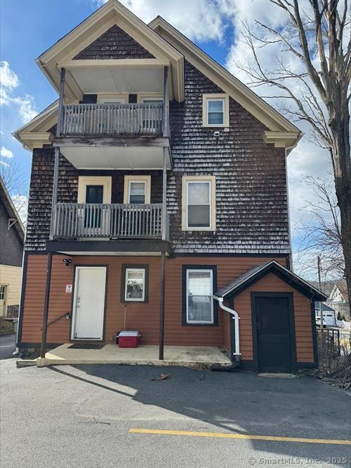 18 Walnut St, Bristol, CT, 06010-4353 | Card Image